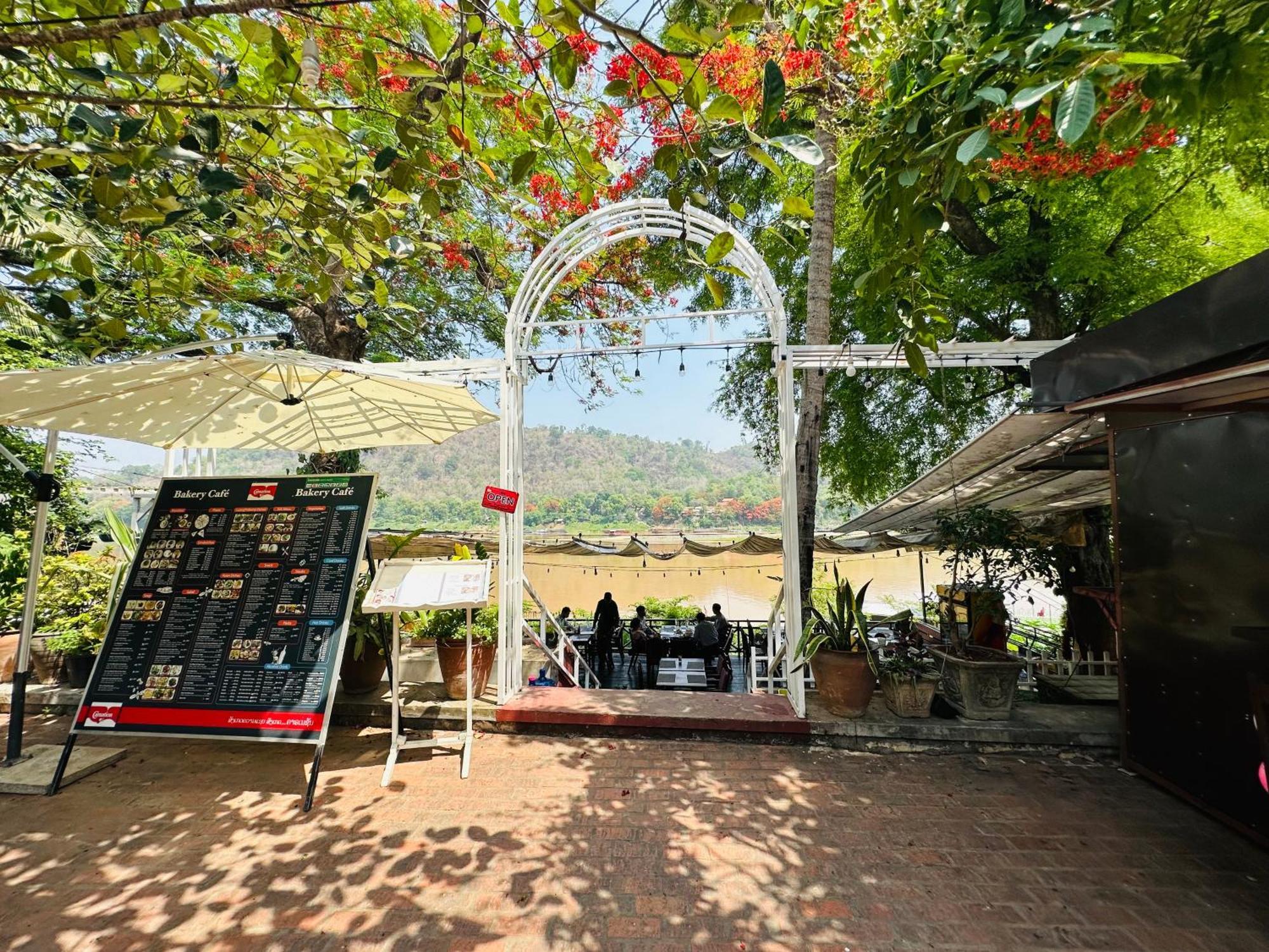 Villa Phonethip Mekong Riverside Luang Prabang Bagian luar foto